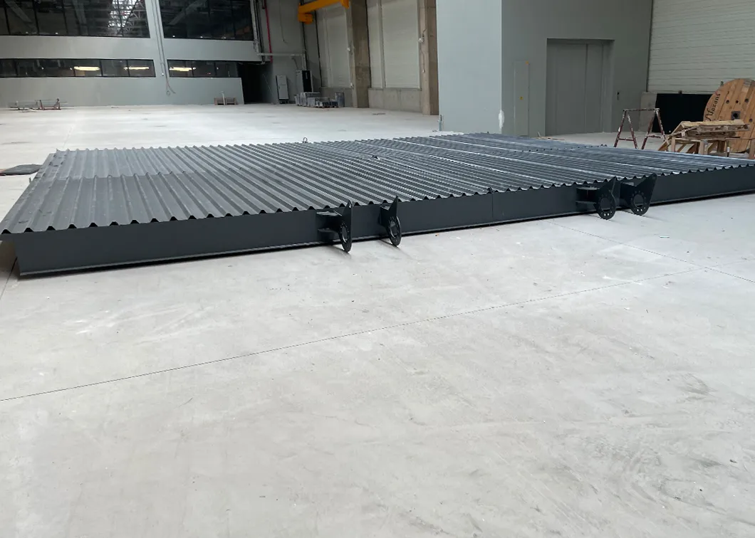 Alttaki teslim alanından görünen kapak
